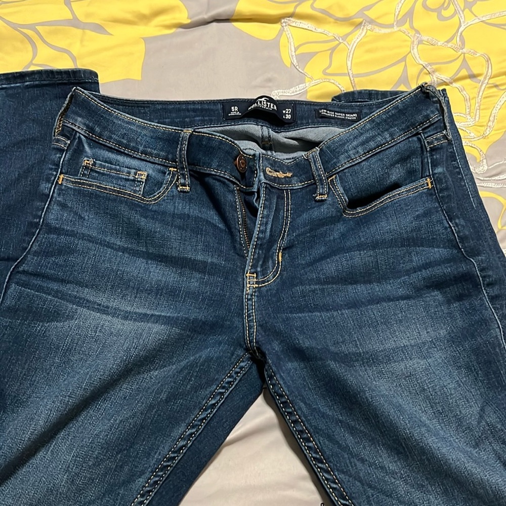 Gently used Hollister jeans size 5R w27 L30